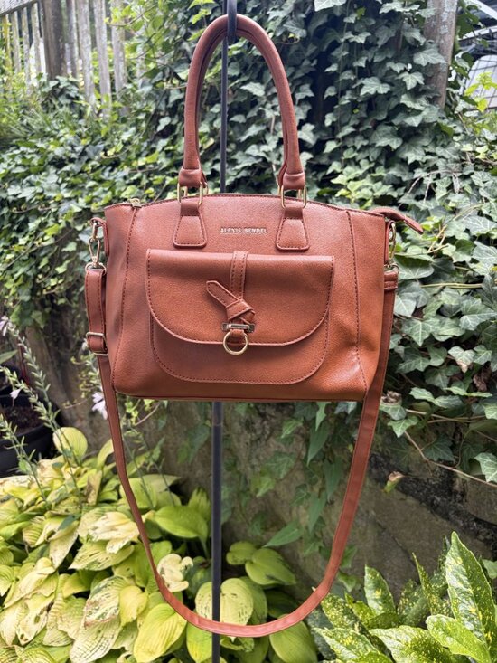 Alexis Bendel Handbags - Alexis Bendel Coganc Tan Vegan Leather Shoulder Bag Crossbody Adjustable Preppy